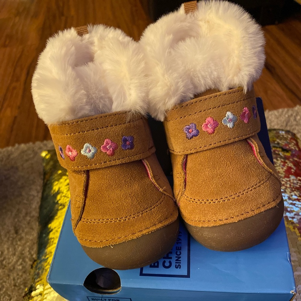 Stride Rite 360 (Toddler Girls) boots Size 6 Brown and White fur Snow boots